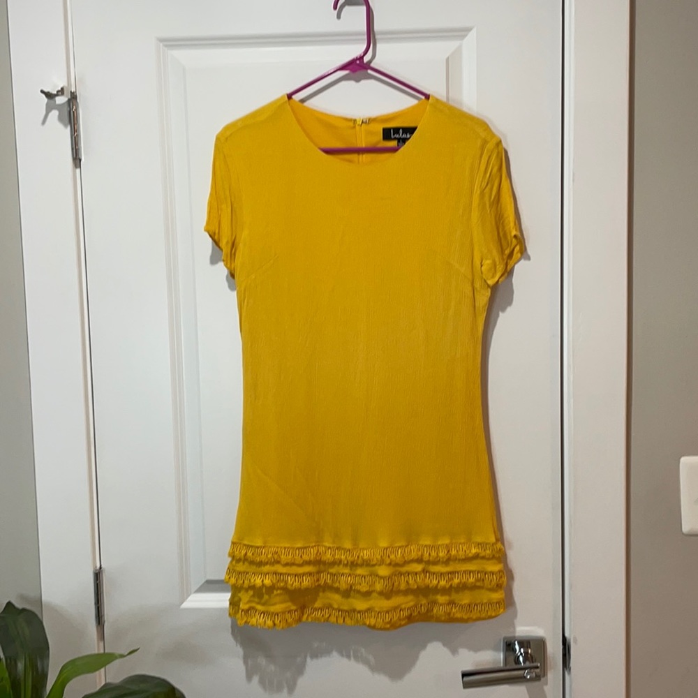 NWOT Lulu’s yellow shift dress
